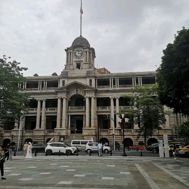 Historic riverside walk in Guangzhou