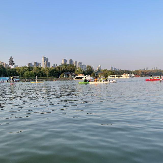 kayaking at Donghu East lake park 