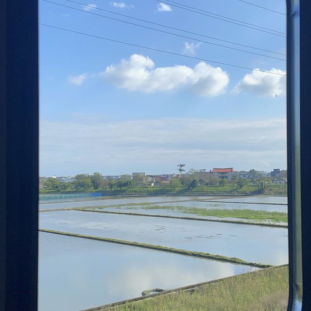 搭乘首航EMU3000新自強號，一起去旅行吧