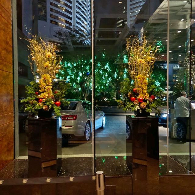 香港萬豪酒店，聖誕樹無比宏偉！壯觀的佈置！