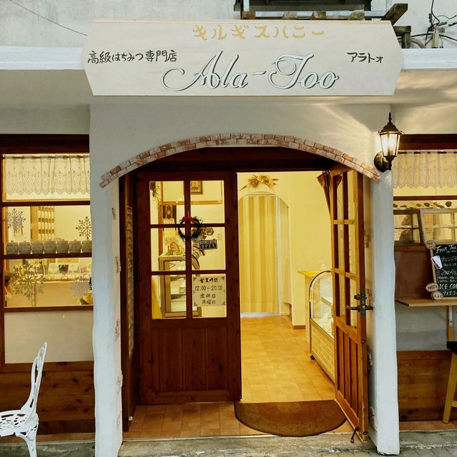 ALA TOO 一間水果三文治，做主打嘅小店
