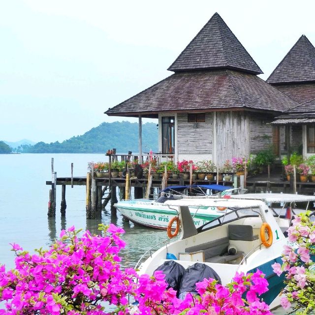 สลักเพชรซีฟู้ดแอนด์รีสอร์ท