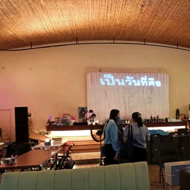 ร้าน Mischasheap ผับน่ารักในถนนข้าวสาร