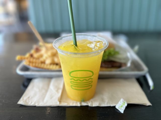 Shake Shack to enjoy fresh burger with a nice view bonus