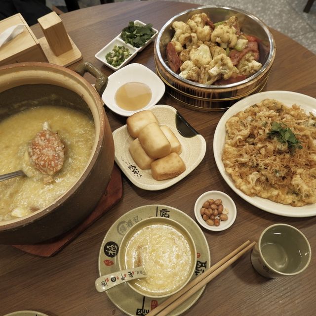 必點鮮美砂鍋粥配炸饅頭