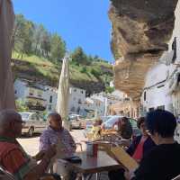 Setenil de las Bodegas สร้างบ้านใต้หินในสเปน