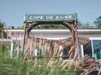 Cafe De River