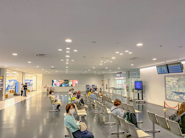 夜の神戸空港着陸