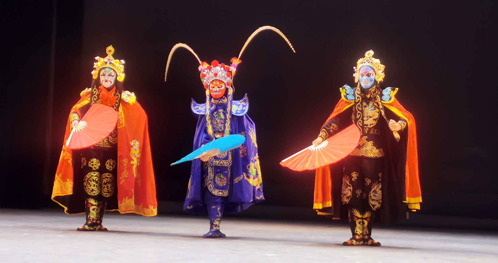 Lianhualiyuan She. Chunxi Theater (chuanjubianlianbiaoyan) | Chunxi Square, No. 1 Huaxing Upper Street