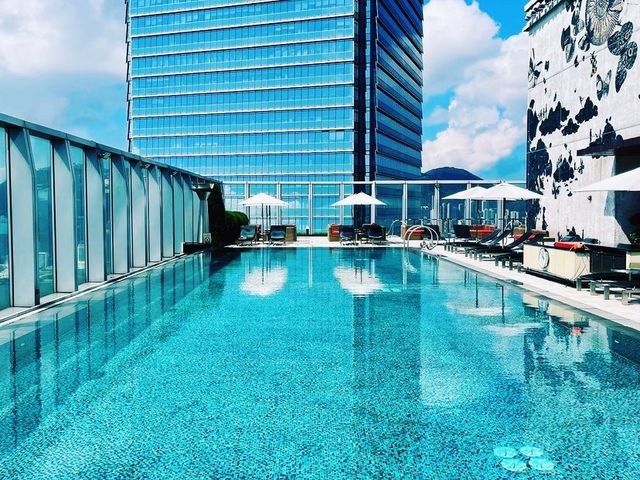 World’s highest rooftop swimming pool