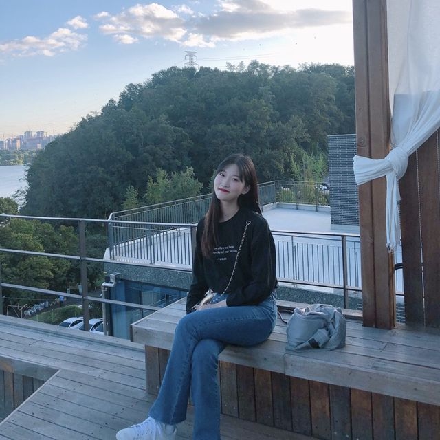 한강뷰 루프탑 카페 트와