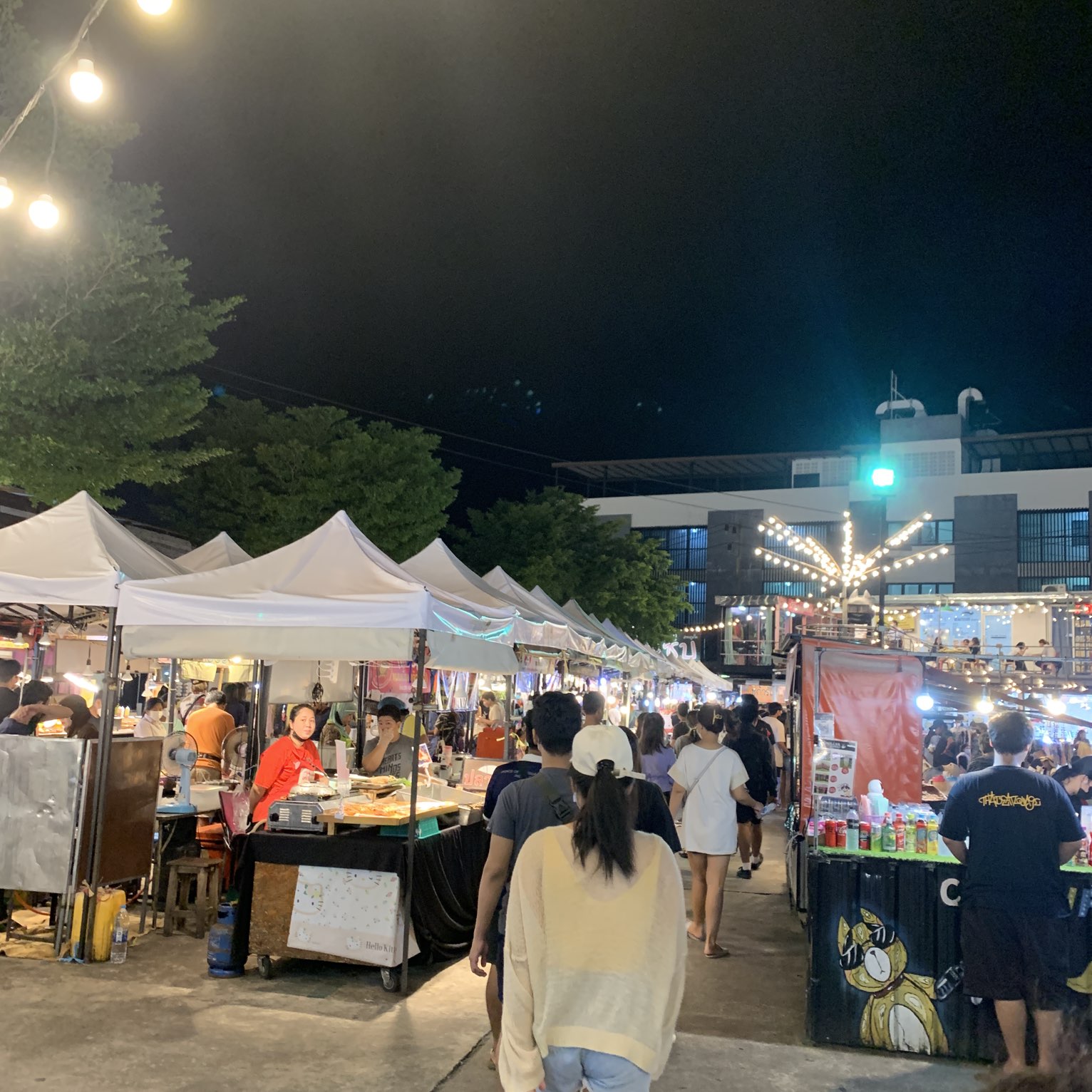 😮 Check out the LARGEST night market in Phuket! - TravelFeed