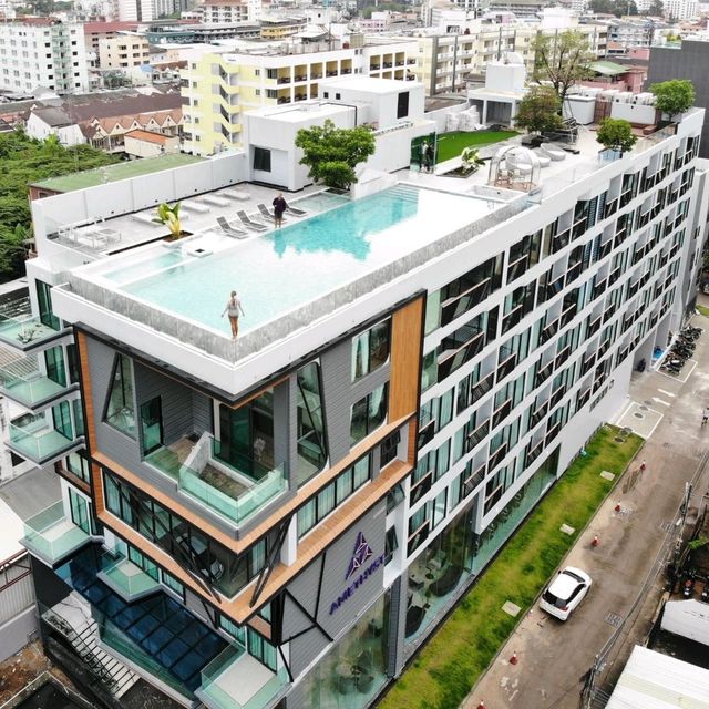 ลากแฟนไปนอนโรงแรมพัทยาห้องพักและสระสวยมากๆ