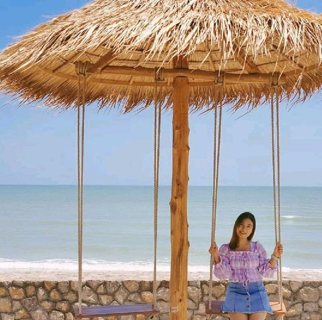 Miss T bar & Cafe @hua hin 💜💛🧡💙🏝🌊