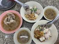 ข้าวต้มแห้งภูเก็ต ที่แถวยาวเหยีดฃยด แต่ต้องไปลอง