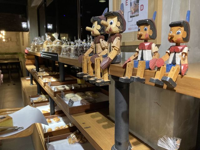 【インドネシア】チカランのおいしいパン屋さん！
