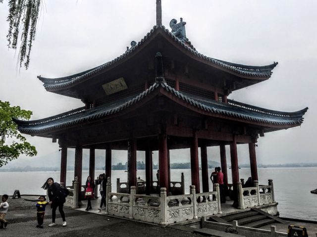 West Lake in Hangzhou China 🇨🇳 