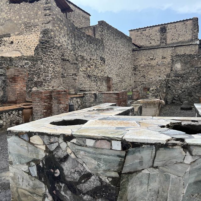 Walking in the suggestive rests of Pompeii 