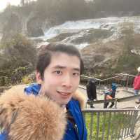 聆聽萊恩瀑布的獅吼聲😂😂