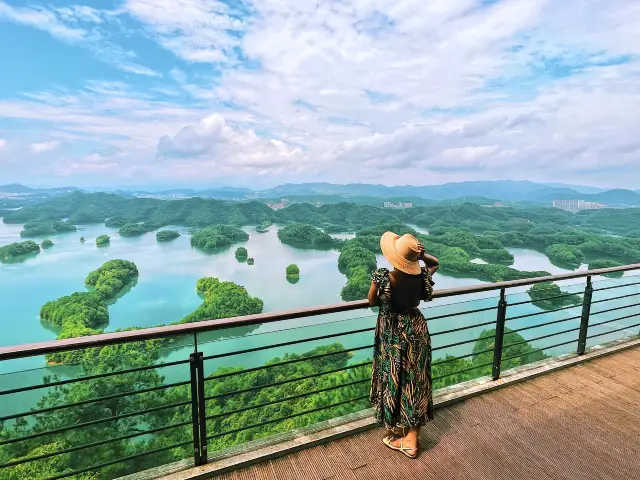 Lake, reservoir or tourist attraction?