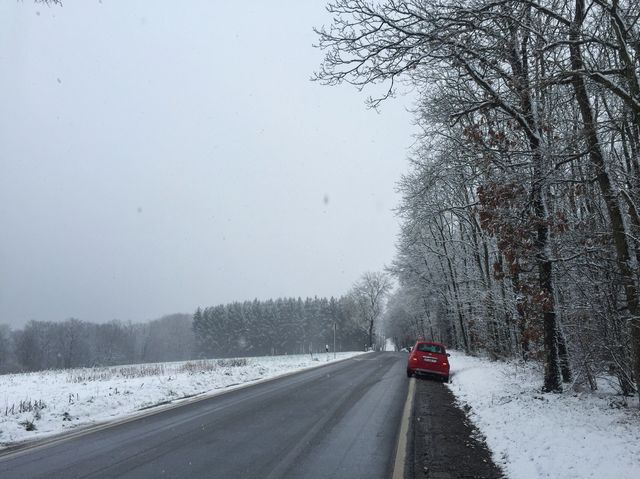 Self-driving in Luxembourg | Breaking into the cold and cool fairyland of gray and white