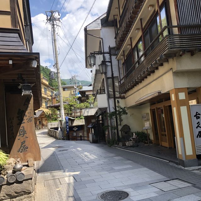 【渋温泉①】「九湯巡り」が有名な温泉街。