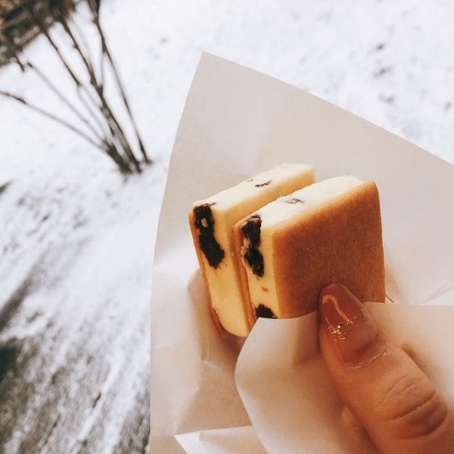札幌本店【六花亭】あの有名なバターサンドがアイスで！？
