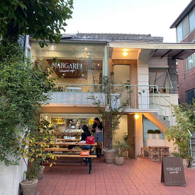 색다른 디저트와 분위기의 마가렛연남