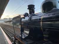 2024年3月頃運転終了。車齢100年越え。日本で最も古い現役の蒸気機関車がけん引する列車『SL人吉』外装。