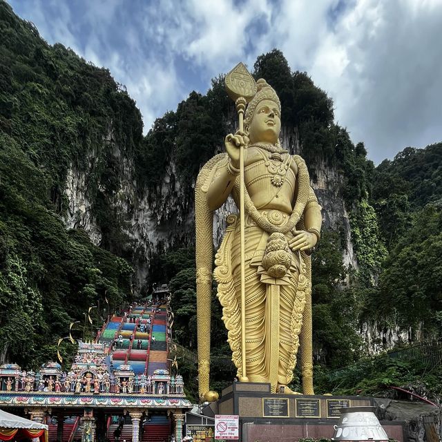 Batu Caves - a block away the Kuala Lumpur 🇲