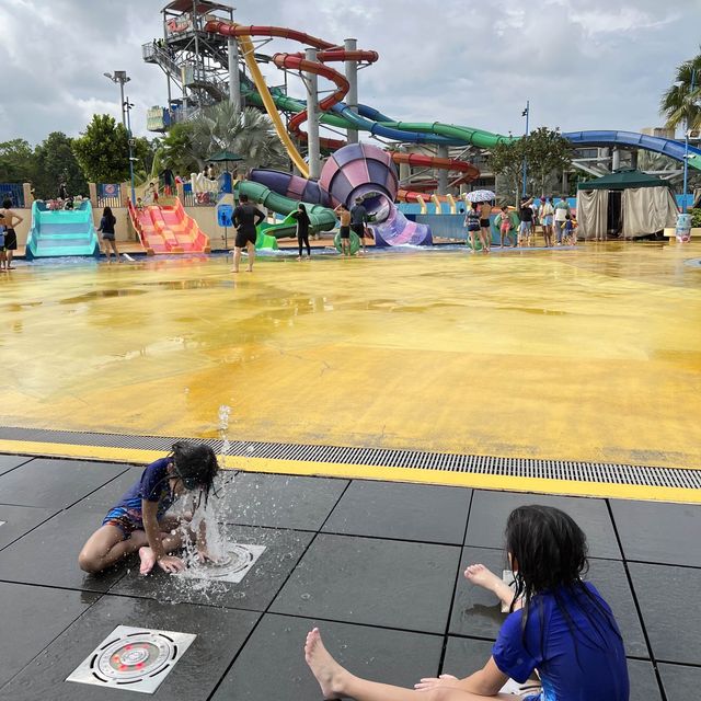 Wet & Wild water fountains