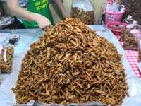 ตลาดน้ำดอนหวาย ของอร่อยๆ เพียบ