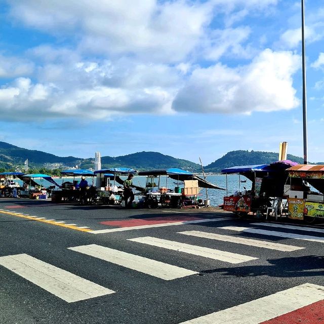 ชายหาดใกล้ป่าตอง ของกินของขาย ถูกมากมาย