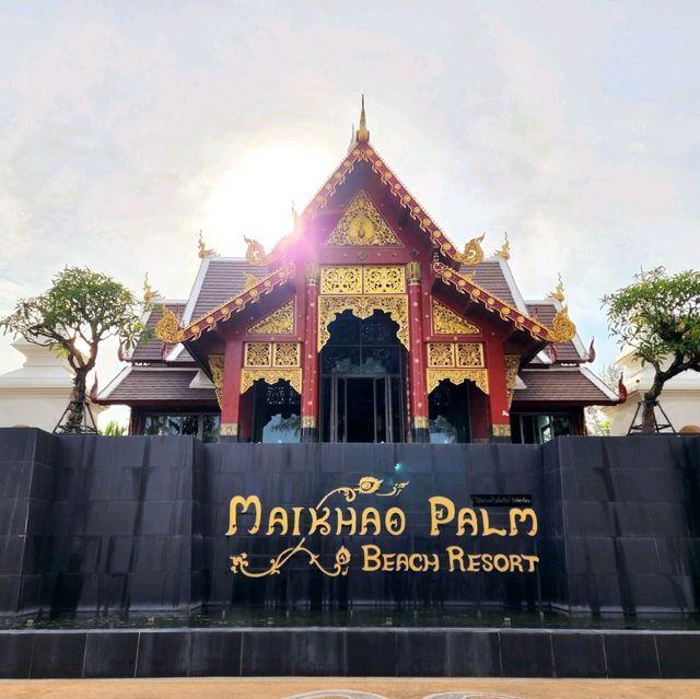 โรงแรม​สุดหรูริมหาดไม้ขาว
