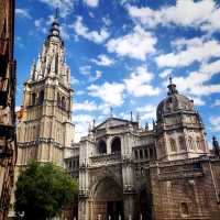 Walking tour in old Spanish capital Toledo