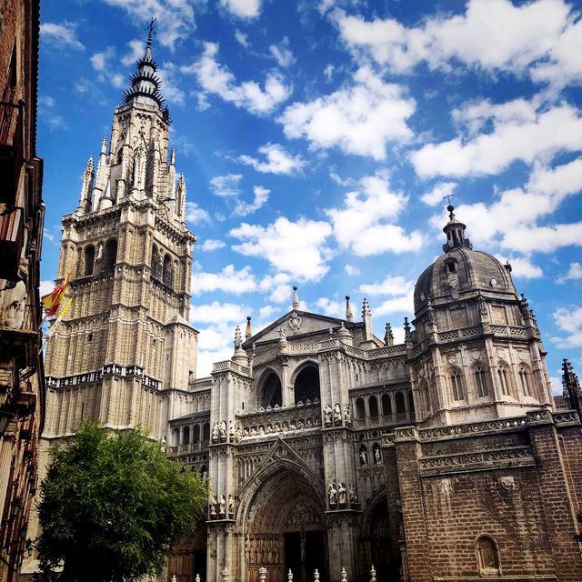 Walking tour in old Spanish capital Toledo