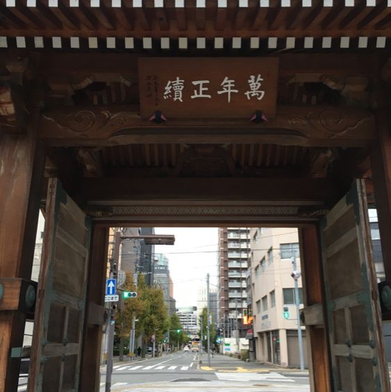承天寺通りと博多千年門