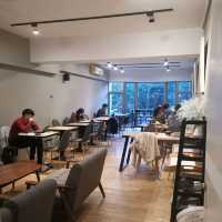 台中景觀咖啡館推薦～「Raven Coffee」超美咖啡拉花～寵物友善餐廳 