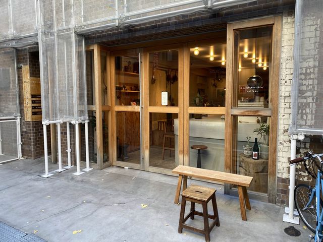 大阪・本町。焙煎所で味わうコーヒー『aoma coffee』