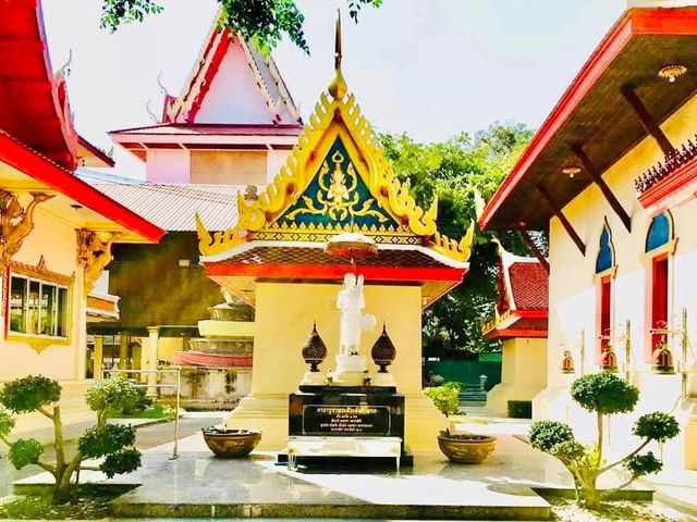 กราบพระนอน(ตะแคงซ้าย) องค์ใหญ่ที่สุดของไทย