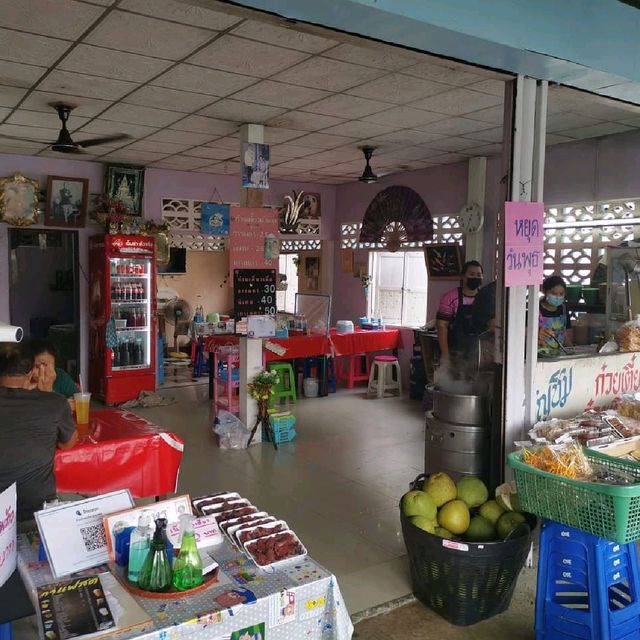 ร้านก๋วยเตี๋ยวเนื้อน้ำแดงสูตรโบราณลุงพร