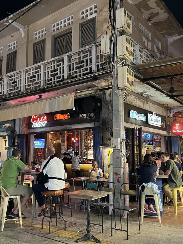 ถนนสายบันเทิงของเมืองเสียมเรียบ