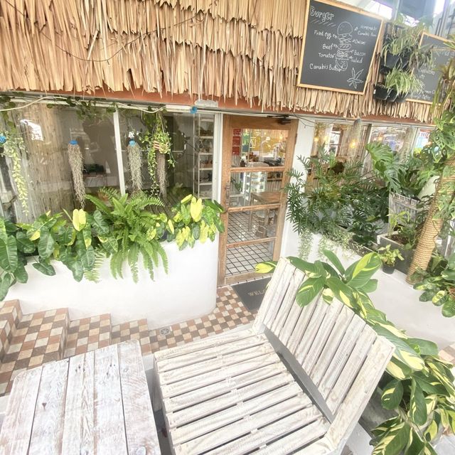 In House Cafe Bar & Tattoo 