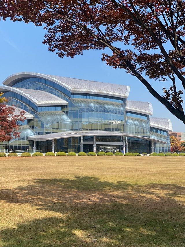 Autumn View of Samsung Library