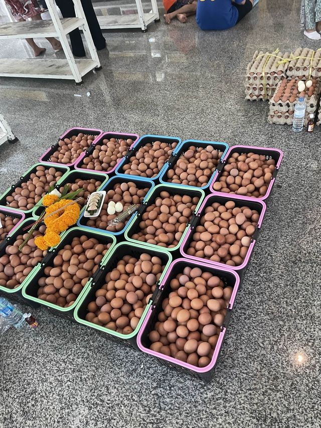 กราบบนบานหลวงพ่อโสธรด้วยไข่ต้ม