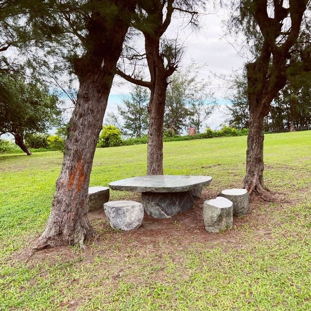 石雨傘休息區｜海邊步道讓你悠閒的看到美景