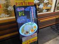 福岡空港。国内線空港内『ラーメン滑走路』で鹿児島ラーメン『Noodle Laboratory 金斗雲』に着陸✈️