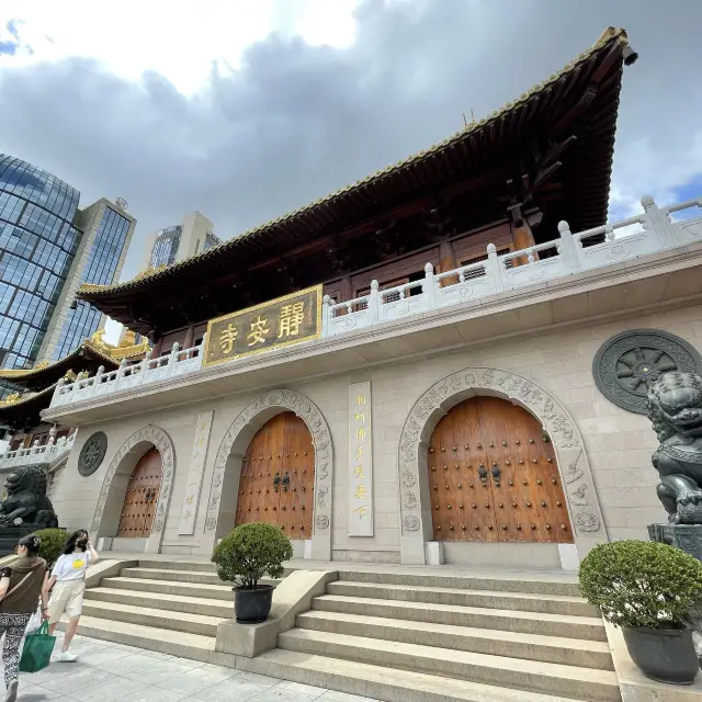Jing’an temple - Gorgeous!