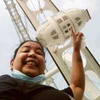 Up-close the giant wheel 😳😁😍