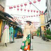 The yellow, ancient city of Hoi An